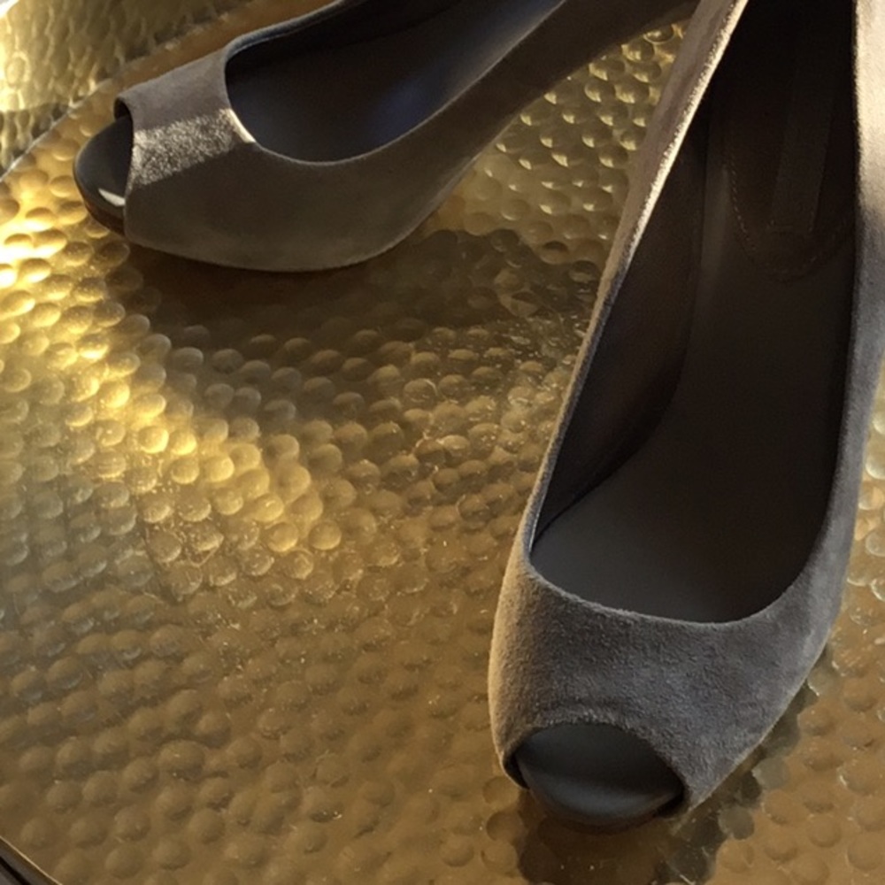 Banana Republic Suede Pumps